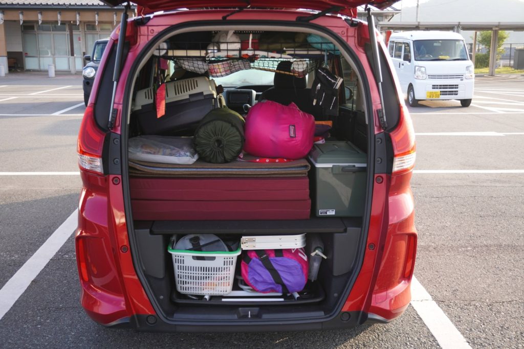 ペット旅行で車に積み込んだ荷物
